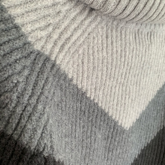 Chunky Turtleneck - Picture 5 of 8